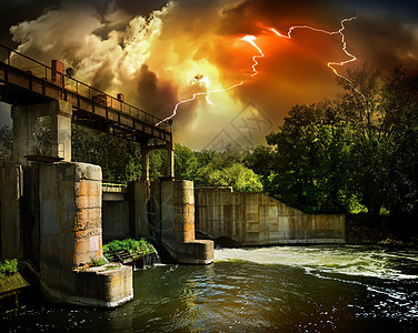 水坝和暴风雨图片