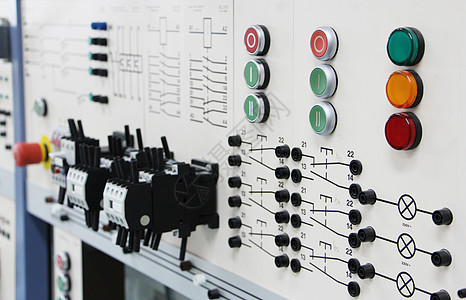 电子实验室中的控制面板图片