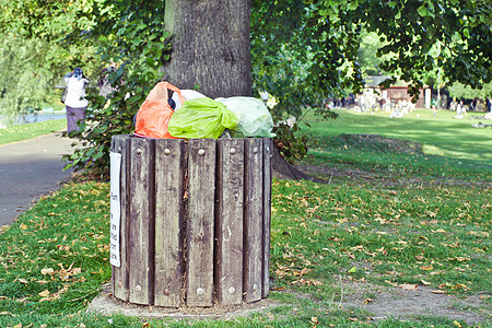 废垃圾箱面板小路回收背景载体民众购物树叶公园垃圾图片