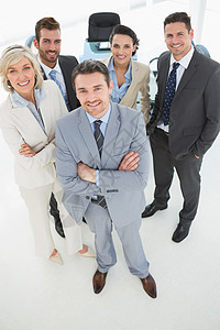 自信的商务团队在办公室里站着合作行政人员套装职场男性经理职员同事女士人士图片