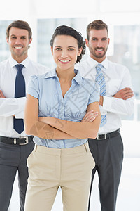 一个充满自信的微笑商业团队的肖像双臂双手合伙职员生意男性女性经理同事合作图片