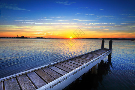 在马夸里湖船码头后晒太阳图片