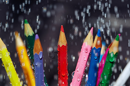 雨下彩色铅笔水滴配件学校蓝色淋浴蜡笔艺术幼儿园雨量天气图片