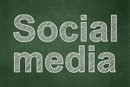 社交媒体概念 黑板背景的社会媒体社会媒体网站论坛学习粉笔绿色扇子教育团队白色朋友图片