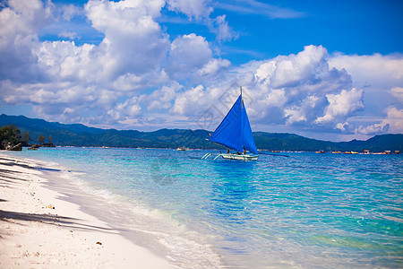 Boracay岛公海小船海洋热带游艇血管海岸导航闲暇海景活动航程图片