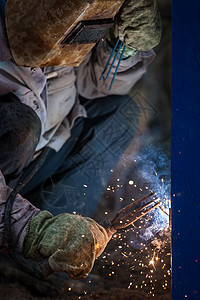 保护面罩焊接金属结构中的焊接焊机工人火炬男性技术建造工程力量工具工厂机械师金工图片