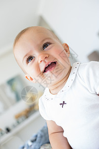 可爱可爱宝宝的特写肖像儿童快乐幸福微笑女性新生女孩童年喜悦图片