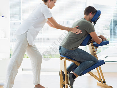 住院女性治疗治疗师按摩男专家药物职业按摩椅男性身体医生疼痛女士肌肉图片