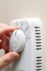 妇女用手安装自动自动调温器女性活力手指展示温度计调节器养护状况美甲住宅图片