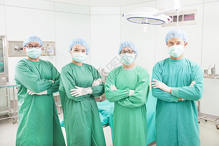 专业外科手术队站在外科室内教学从业者病人卫生手套医生女性男人伙伴工作图片