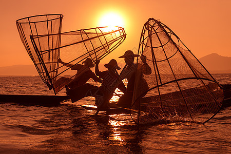 缅甸按网捕捞的传统渔网太阳食物文化渔夫独木舟血管生活男人入口热带图片