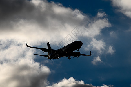 一架飞机的休全蓝色阳光喷射车辆引擎飞机场航空航空公司天空自由图片