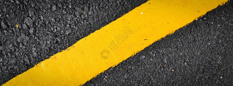 道路纹理上的新黄线偏见交通地平线角落卵石街道倾斜地面车道运输图片