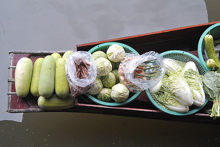 泰国传统浮动市场上的蔬菜 2022贸易食物购物情调香蕉异国工人旅行旅游游客图片