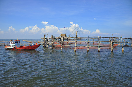 泰国海中的鱼陷阱海岸线海景海洋钓鱼收成天际农业渔夫食物环境图片