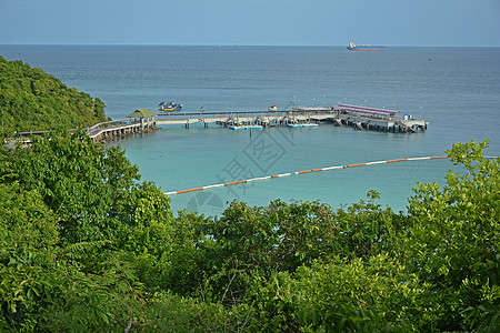 在泰国巴塔亚Pattaya的海岸灯笼太阳人行道旅行港口天空海洋码头支撑图片