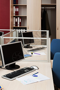 现代办公室房间外套文件夹工作技术蓝色钥匙课堂展示书柜图片