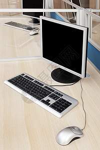 现代办公室反射课堂玻璃电脑键盘蓝色工作技术互联网家具图片