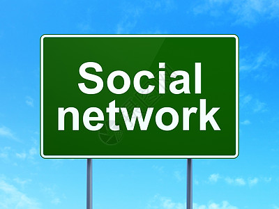 社交媒体概念 道路标志背景上的社交网络图片