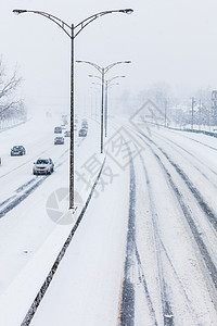 覆盖城市从上往下特写雪地高速公路雪花气候旅行薄片街道暴风雪季节运输风暴交通背景