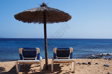 沙沙海滩附近的舒缓地区海岸线海岸座位孤独波浪享受太阳假期蓝色地平线图片