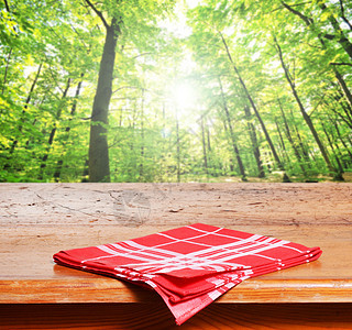 空表格院子树干光束木板公园季节建筑阳光地面太阳图片