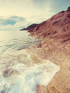 古老的美丽美景海景 海与岩石图片