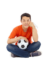 青年男子坐着举行足球赛图片