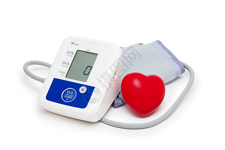 白色背景上带有爱心符号的数字血压计数字血压计展示电子测量脉冲保健诊断控制高血压概念考试图片