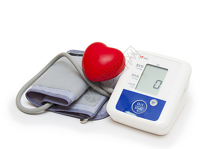 白色背景上带有爱心符号的数字血压计数字血压计诊断乐器仪表高血压概念考试临床卫生速度电子图片