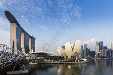 新加坡科学馆观景台天空景观城市博物馆天际摩天大楼反射建筑码头风景图片