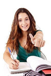 一位年轻快乐学生举起拇指的肖像幸福学校青年女孩演讲女学生青少年成人女士大学图片