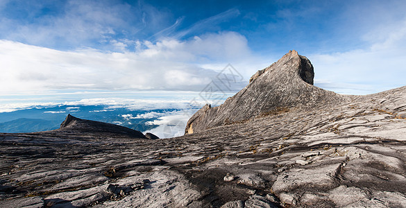 南方山峰和圣约翰山峰基纳瓦卢山峰图片
