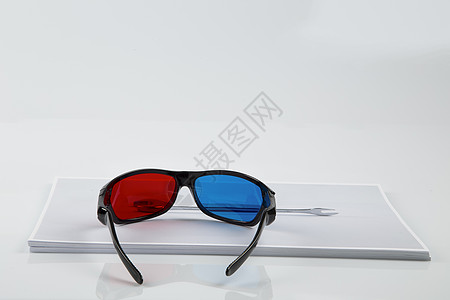 3D 打印 黑色 3D 单词红蓝眼镜和纸印扳手眼镜力学原型图片