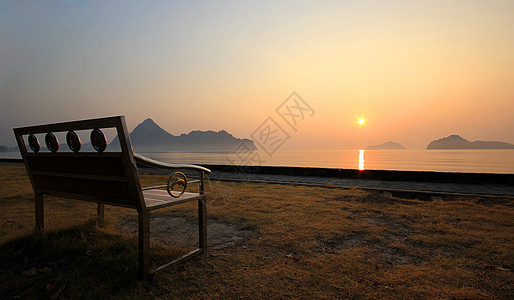 美丽的日出在海面上海滩日落天空薄雾墙纸风景假期太阳阳光天堂图片