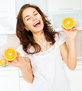 健康有趣的女人与橙子 饮食和健康饮食图片