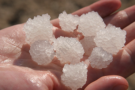 死海盐的大水晶浪花治疗石头矿物皮肤太阳岩石编队沉积物环境图片