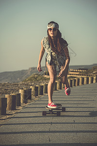 斯卡特女孩黑发成人太阳镜木板滑冰乐趣滑板海滩长板女士图片