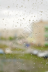 秋天下着大雨运动绿色下雨窗户天空雨滴时间天气灰色建筑物图片