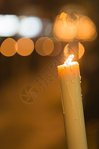 蜡烛灯 幕后有光布OKH时间烛光白色娱乐蜡烛纪念寒意背景冥想烛芯图片