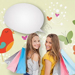 两名年轻妇女的复合形象 她们拿着装有言语泡沫的购物袋女孩演讲女性女人味购物微笑绘图说话零售肩膀图片