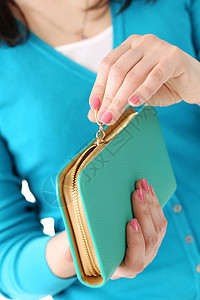 带着钱包的漂亮女孩毛衣经济衣服现金手指硬币平衡女性蓝色女孩图片
