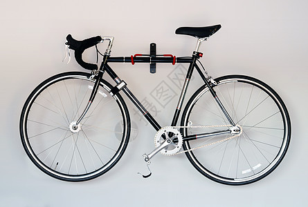 白色背景下的自行车高清图片