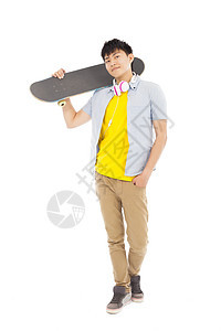 青年男子站立并拿着滑板时代姿势衬衫大学锻炼行动男生男性少年身体图片