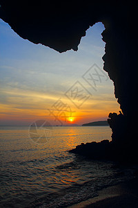 海面上的日落海浪海洋气候场景晴天支撑天气太阳洞穴热带图片