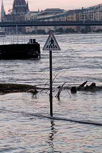 布达佩斯多瑙河危险天气海浪季节风景旅行白色灾难蓝色环境图片