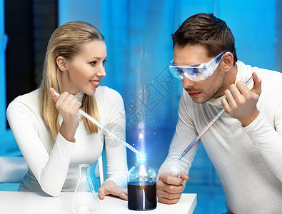 实验室中男女患者人数化合物科学试剂实验测试教育男人化学学生女性图片