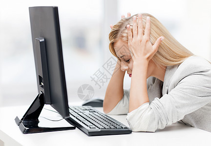 使用计算机的有压力的妇女教育学生职场互联网商务人士服务房间老板桌子图片