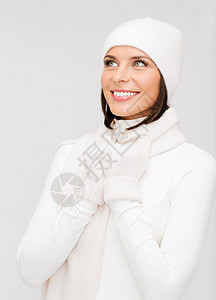 戴帽子 戴头帽和戴手套的妇女毛衣羊毛套衫围巾衣服女孩微笑季节快乐女性图片