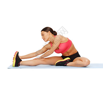 在地板上做运动的女运动员女性地面训练健身房班级女孩有氧运动耐力拉丁运动装图片